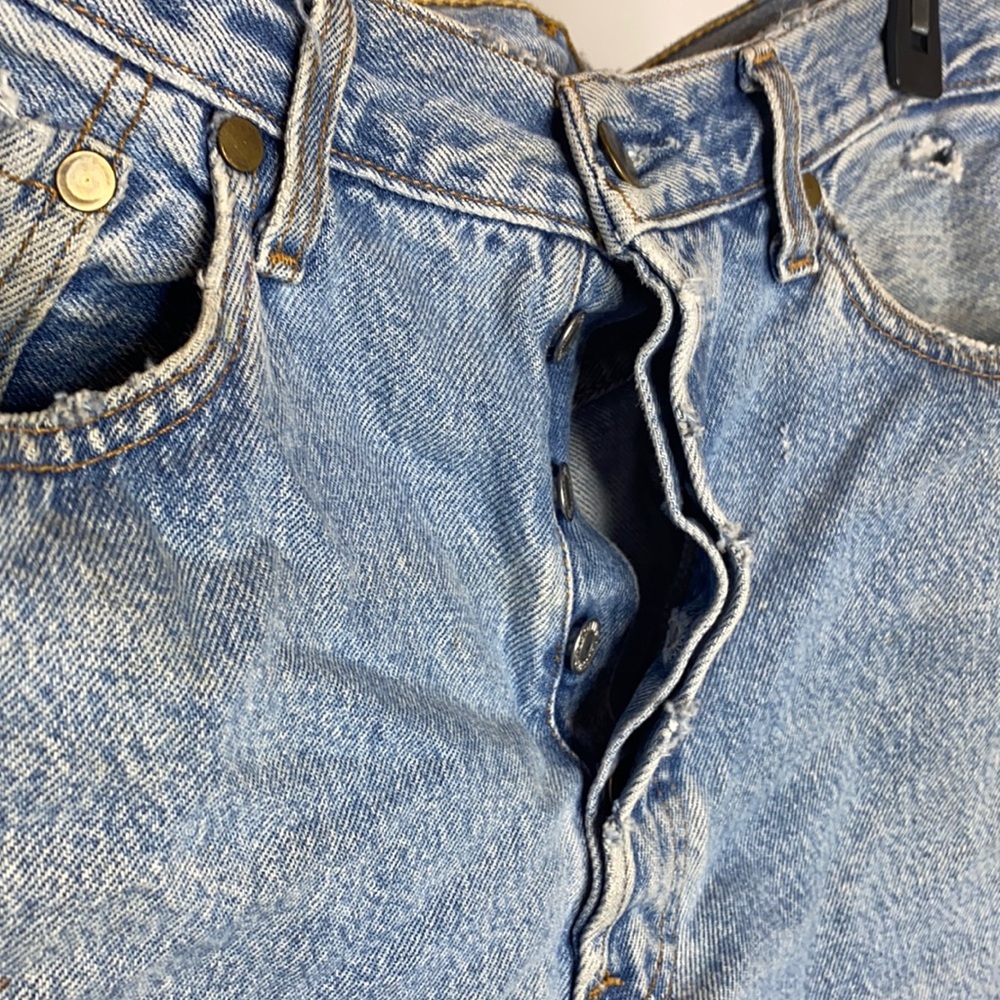 LEVI CUT OFF SHORTS
